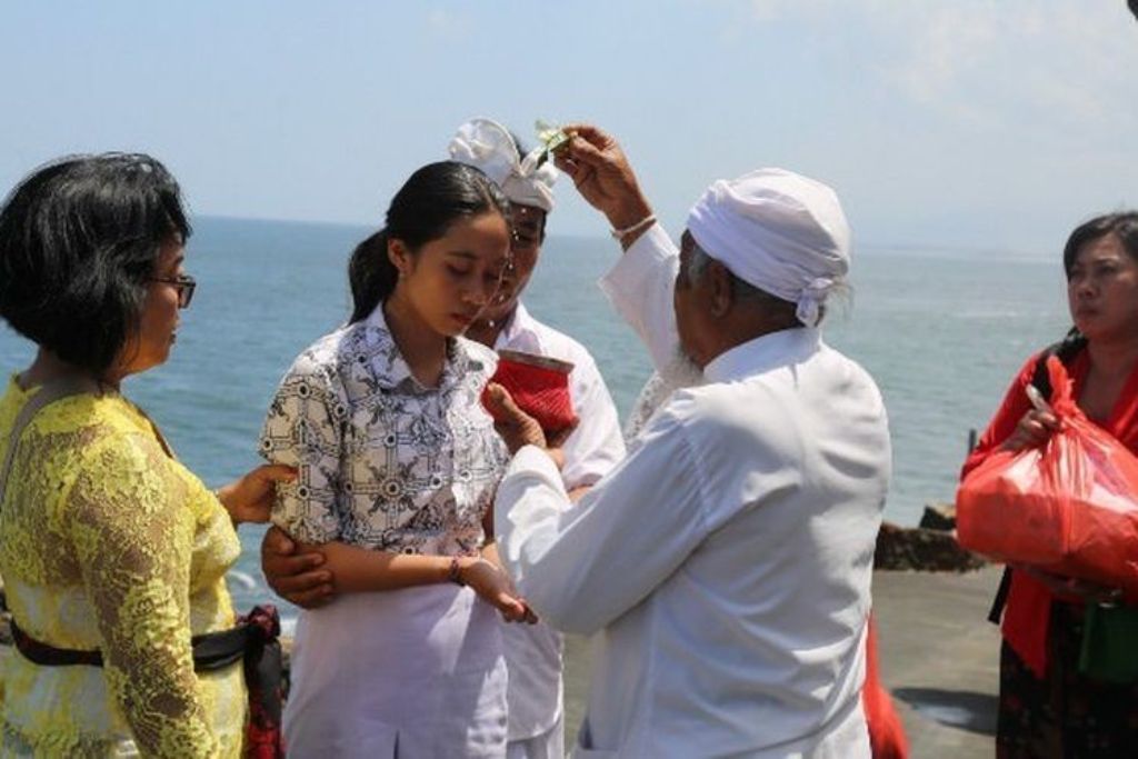 Nunas tirta bagi umat HIndu Bali