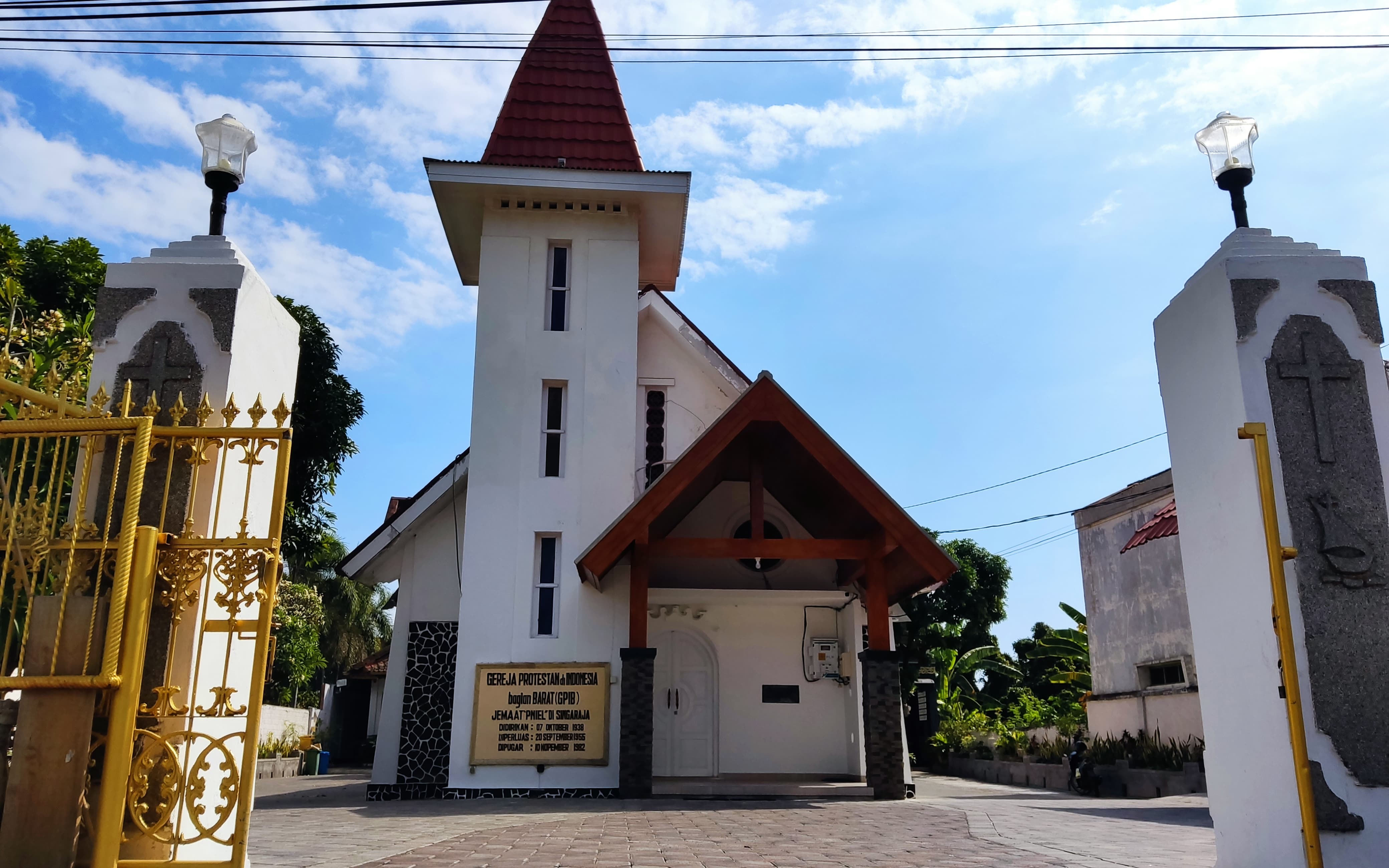 SAKSI BISU: Gereja Pniel Singaraja yang berlokasi di Jalan Ngurah Rai Singaraja merupakan saksi bisu sejarah kolonial Belanda yang tak lekang ditelan zaman.