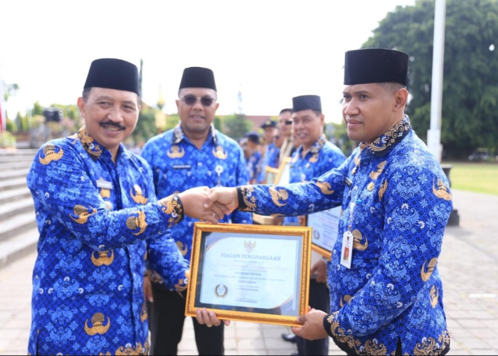 APEL : Apel peringatan dipimpin Penjabat (Pj) Bupati Klungkung, I Nyoman Jendrika di Lapangan Ida Dewa Agung Jambe, Kabupaten Klungkung, Jumat (29/11/2024).