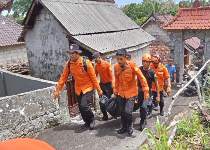Proses evakuasi korban hilang di Nusa Penida.