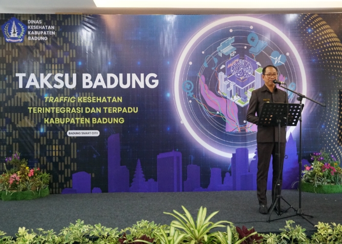 PERESMIAN: Wakil Bupati Badung I Ketut Suiasa saat meresmikan TAKSU Badung di Lobby Dinas Kesehatan Kabupaten Badung, Jumat (29/11).