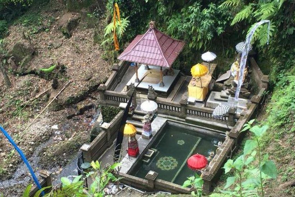 Patirtaan Tadah Uwuk, Klungkung