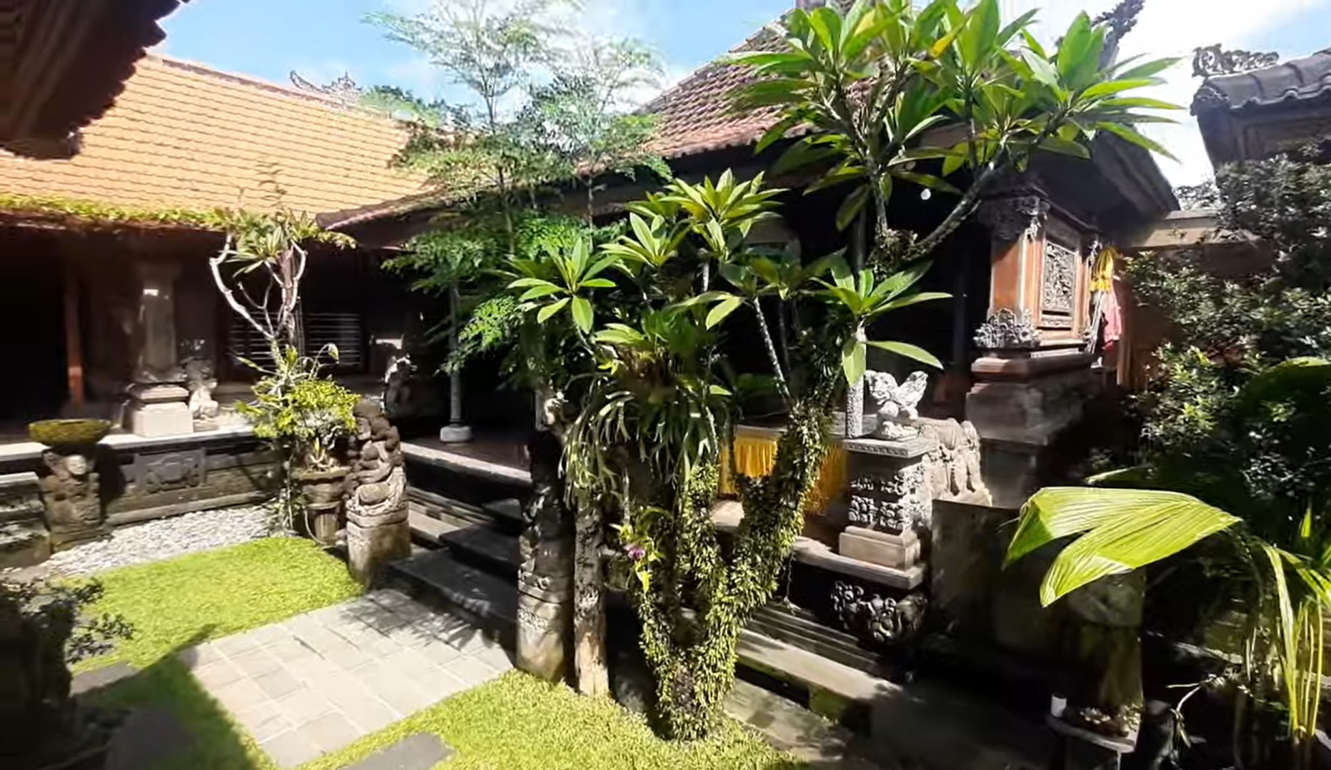 Rumah Adat di Bali yang senantiasa dibangun memperhatikan ulu teben