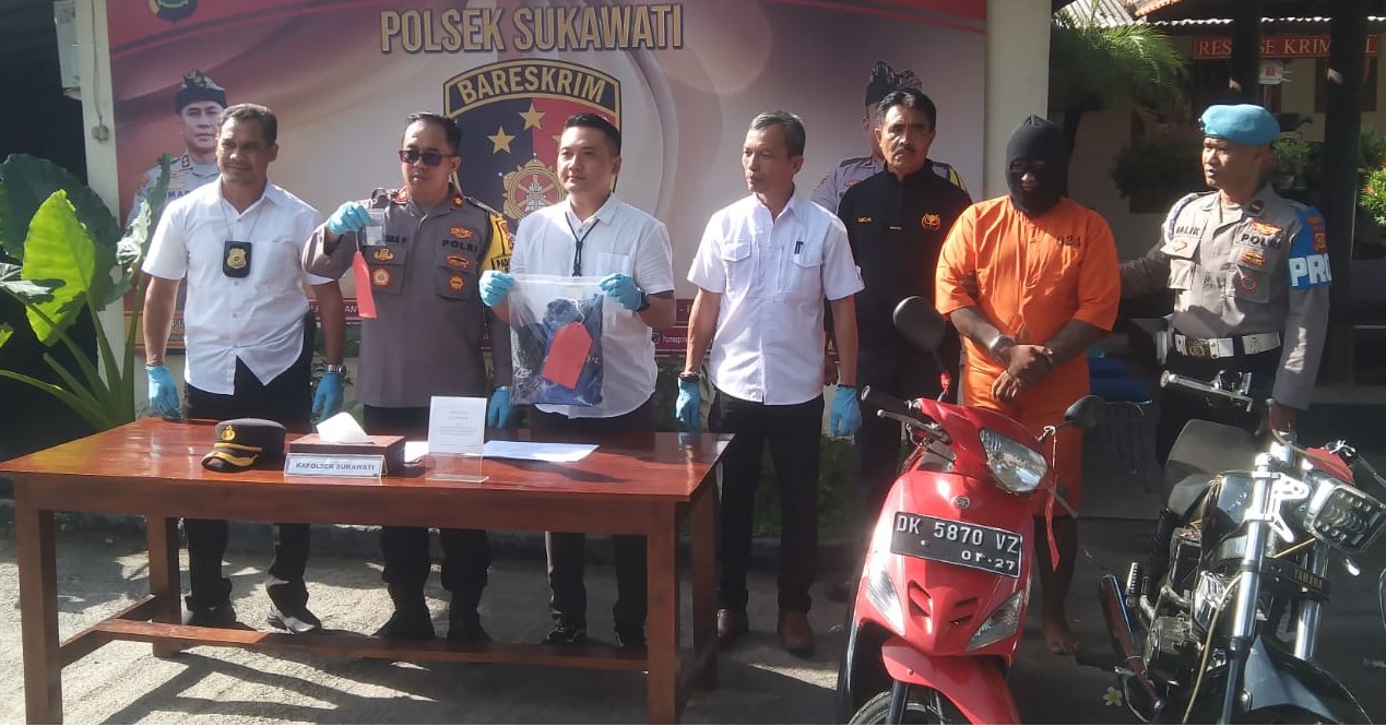 Polsek Sukawati merilis pelaku pencurian sepeda motor pada Selasa (3/12/2024).