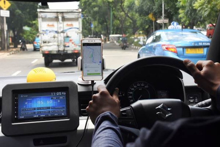 Warganet mengadu banyak driver taksi online tak berKTP Bali