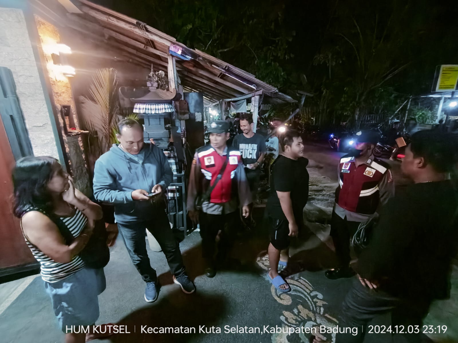 Kepolisian mengamankan lokasi bentrok antar kelompok Sumba di Jimbaran. (Bali Express/Istimewa)