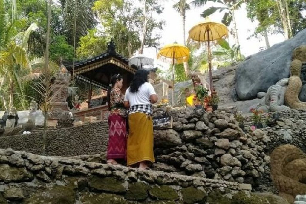 Pura Taman Beji Griya Gede Manuaba Punggul yang tersembunyi di tengah tebing Desa Punggul, Abiansemal, Badung, Bali