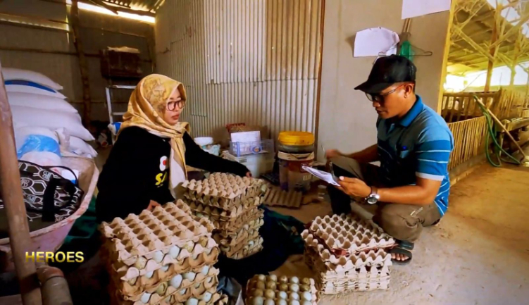 Ainur Rahmatin berhasil mengembangkan usaha telur asin berkat pendampingan BRI