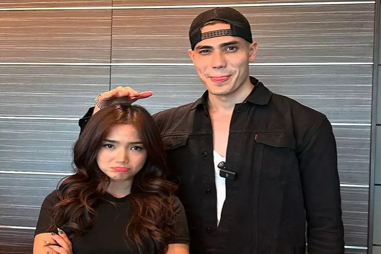 Selebgram Fujianti unggah foto bareng Aisar Khaled
