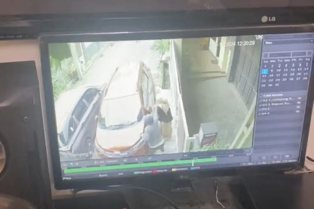 Peristiwa yang memperlihatkan seorang wanita menjadi korban dugaan penculikan oleh orang tidak dikenal di Kota Bandung, Jawa Barat, Minggu (8/12/2024). (ANTARA/HO-Polsek Antapani)