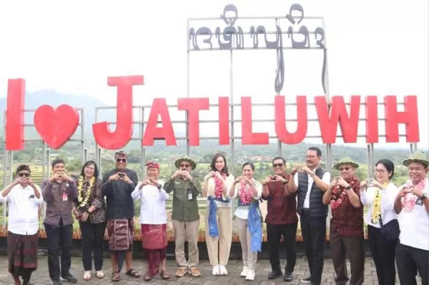 DINOBATKAN TERBAIK SEDUNIA : Desa wisata Jatiluwih, Tabanan. (foto: juliadi/radar bali)