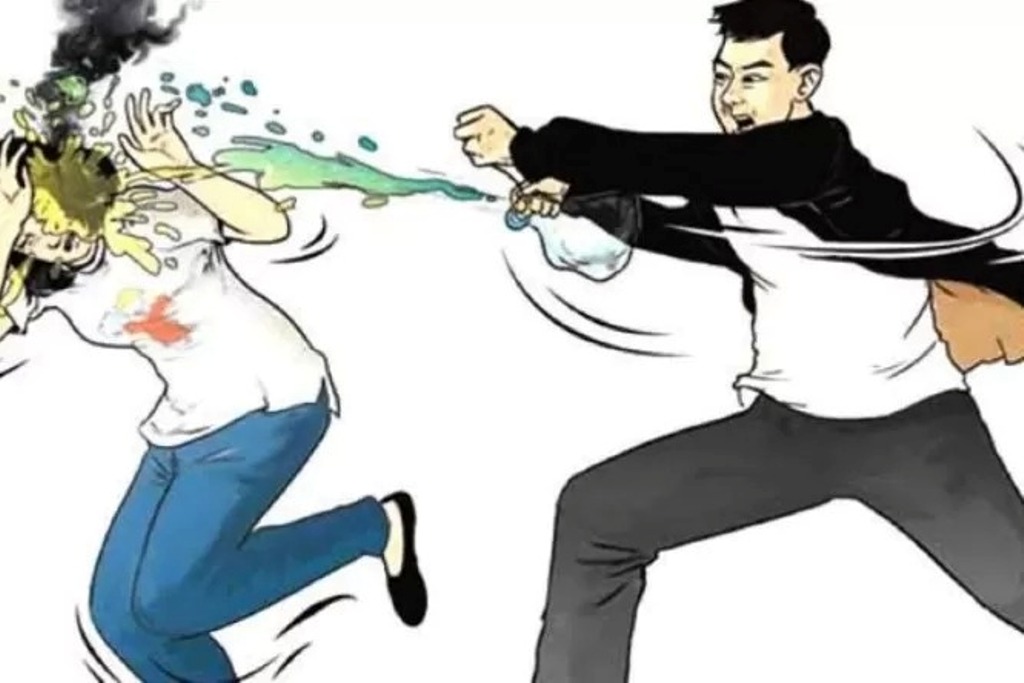 AIR KERAS: (Ilustrasi) Seorang wanita berinisial F disiram dengan air keras hingga melepas pakaian di jalan. Polisi masih menyelidiki motifnya.