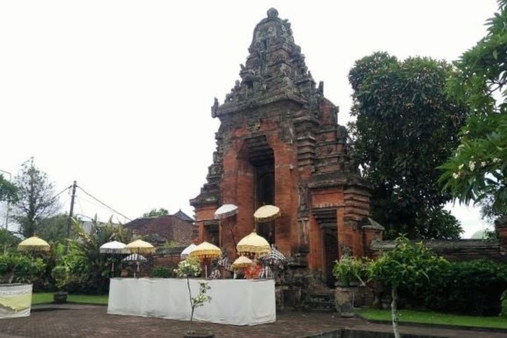 Pamedal Agung yang berdiri kokoh di kawasan wisata Kertha Gosa, Klungkung, Bali