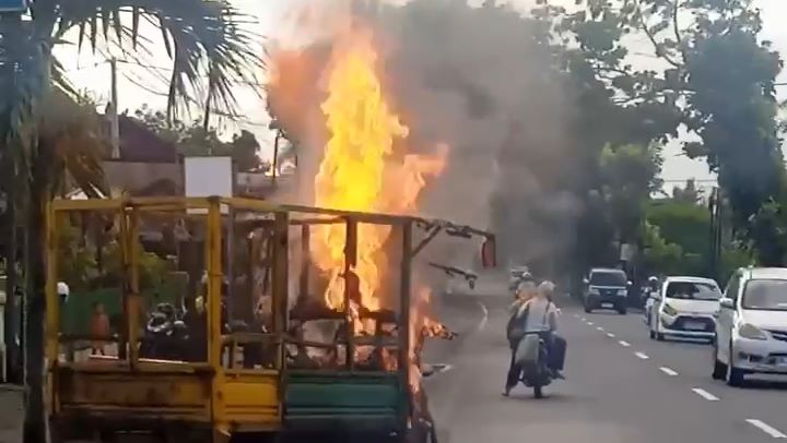 Motor roda tiga pengangkut sampah milik Kelompok Swadaya Masyarakat (KSM) Jagra Palemahan, Jembrana terbakar, Rabu (11/12/2024).