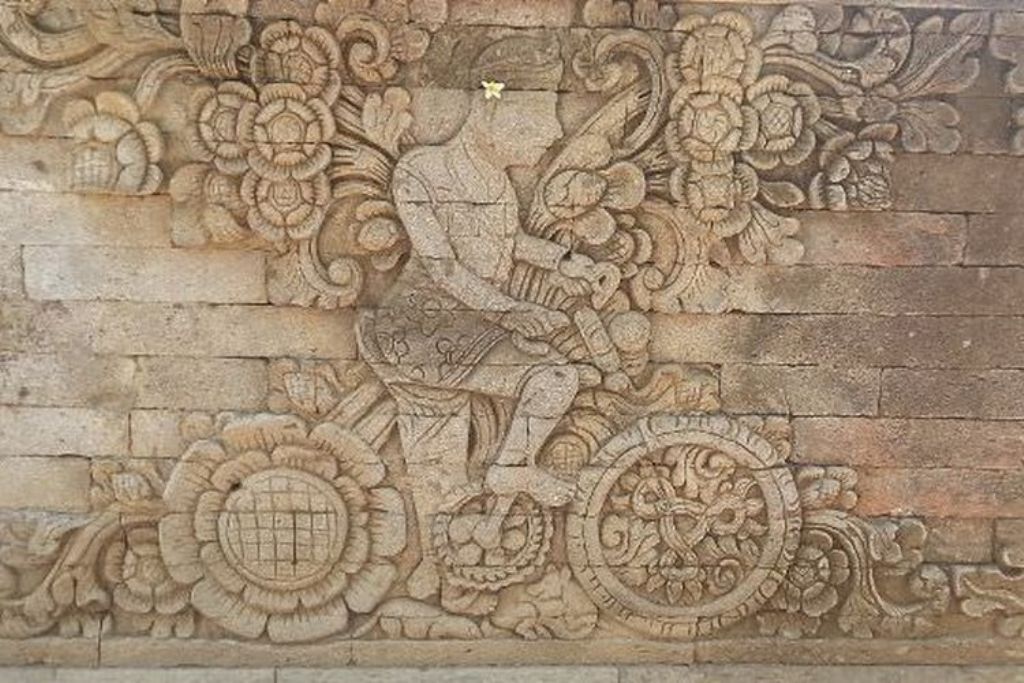 Pura Maduwe Karang, yang terletak di Desa Kubutambahan, Kabupaten Buleleng, Bali