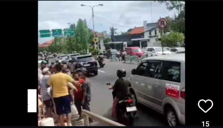 VIRAL keributan sopir taksi lokal dan taksi online di Sanur