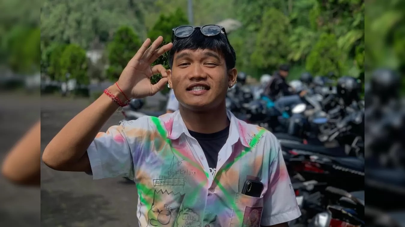 Gede Putra Adnyana saat merayakan kelulusan. (instagram @gdeputra__)