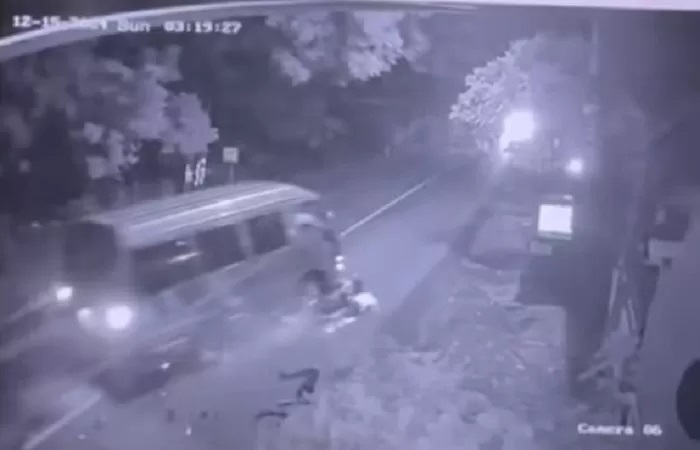 Rekaman CCTV tabrakan maut di lokasi kecelakaan yang melibatkan minibus dan sepeda motor. Kecelakaan ini mengakibatkan 1 orang pemuda meregang nyawa. (Foto Polres Buleleng.)