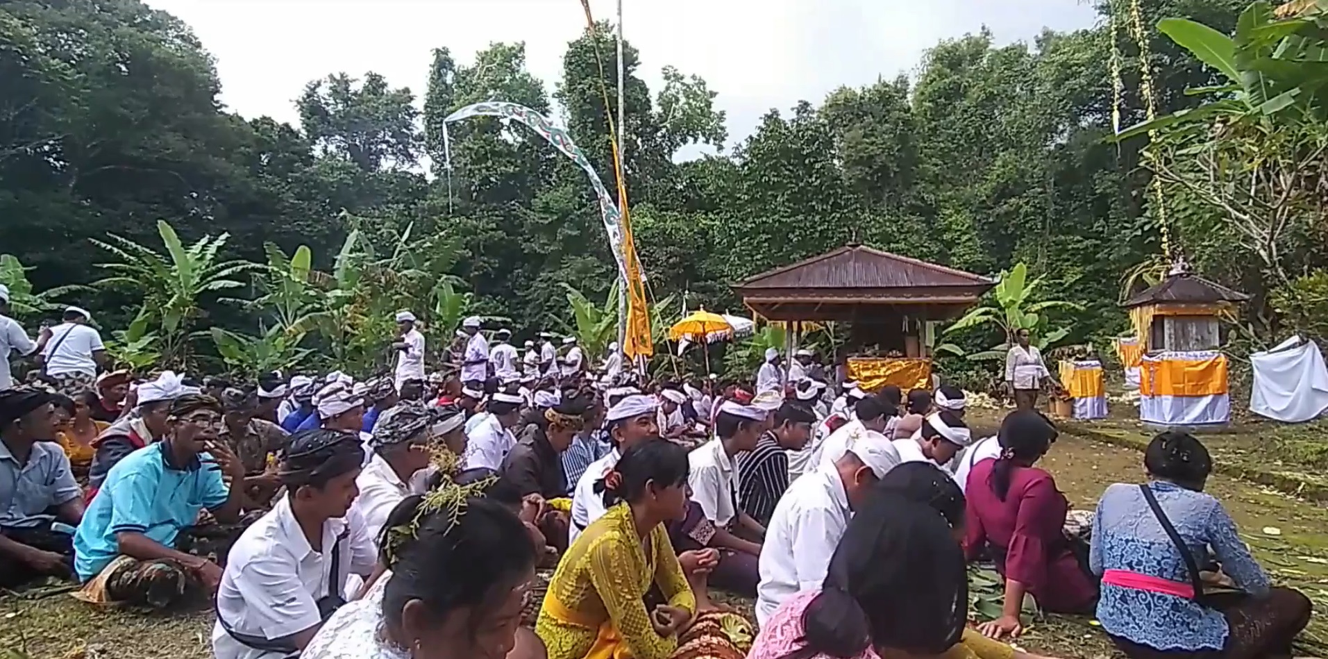 Pura Tanah Putih di Desa Lemukih, Kecamatan Sawan, Buleleng