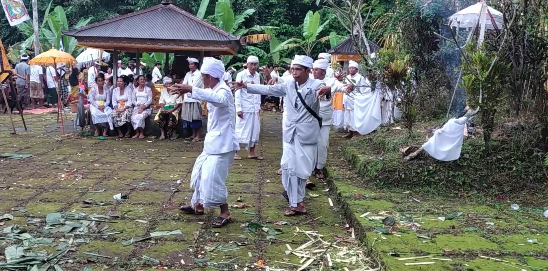 Pura Tanah Putih di Desa Lemukih, Kecamatan Sawan, Buleleng