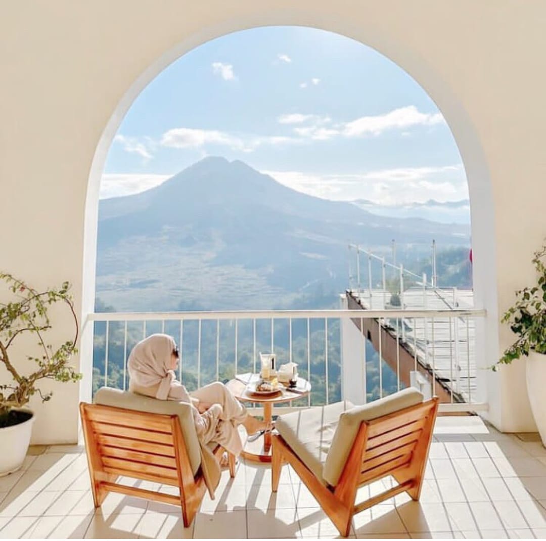 El Lago Bali di Batur Kintamani menyajikan sensasi menikmati kopi dengan view Gunung Batur yang menawan