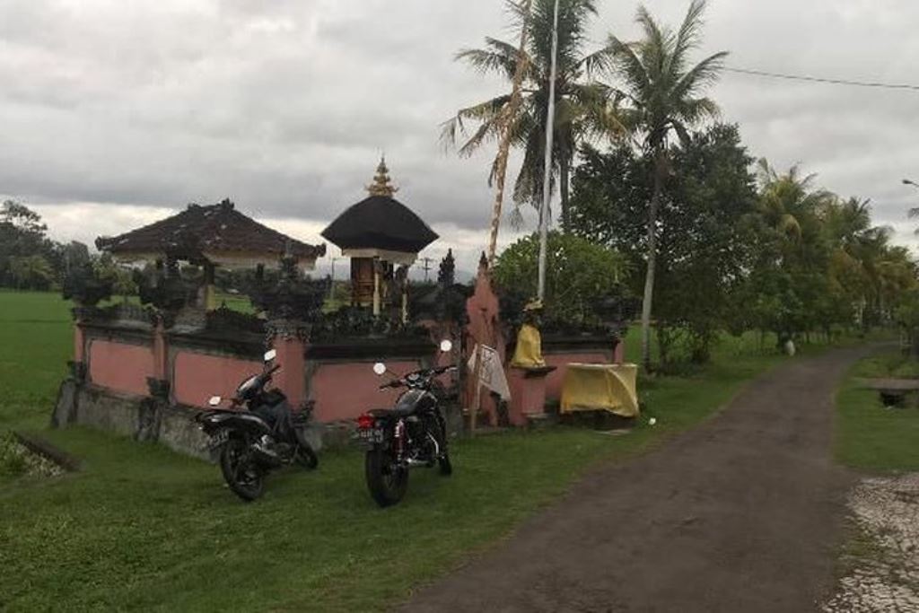 Desa Yeh Kuning, Kecamatan Jembrana, Bali, menyimpan sejarah panjang dan misteri yang memikat.