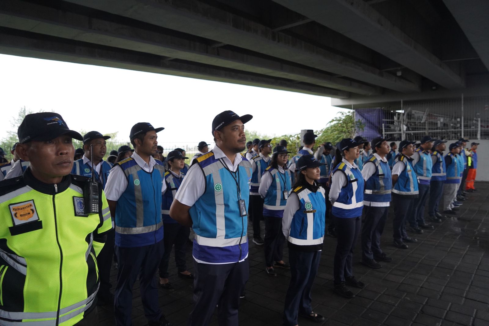ANTISIPASI: Satgas Jadamarga Bali Tol Siaga Operasional Nataru yang disiapkan dalam antisipasi kepadatan volume kendaraan di Tol Bali Mandara.