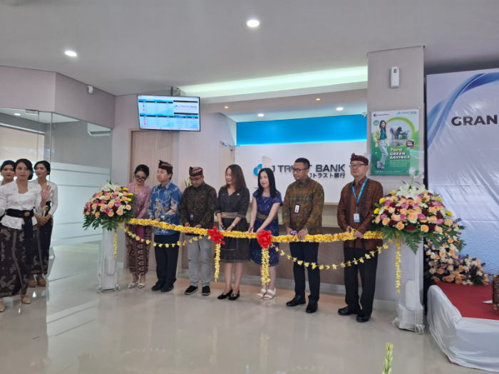 Buka cabang ke 47, J Trust Bank optimis mampu perkuat bisnis perbankan dengan tetap fokus menjaga lingkungan melalui Program TORA Green Savings dan program TORA Blue Ocean Savings.
