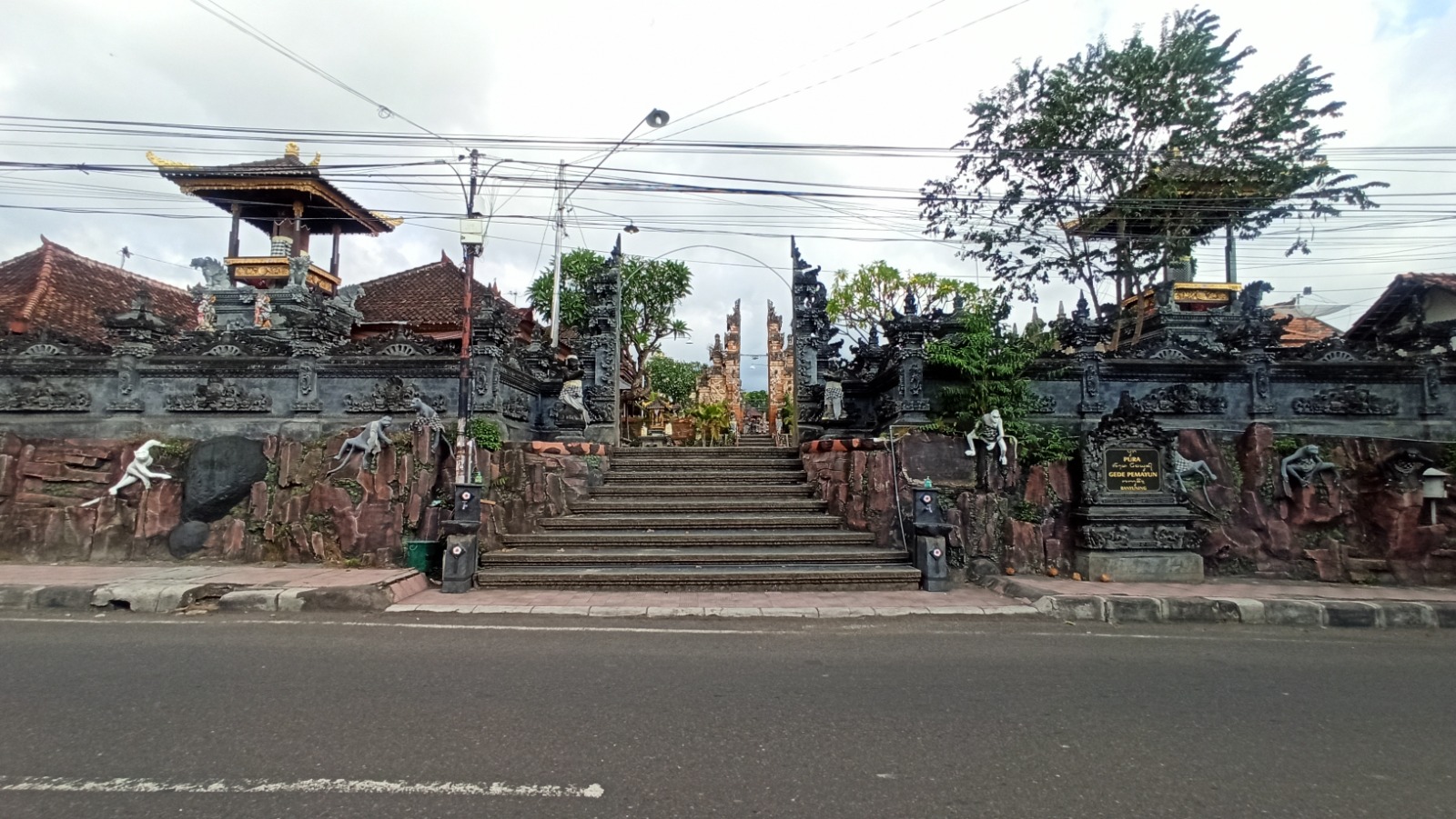 Pura Pemayun Desa Adat Banyuning, Kecamatan Buleleng