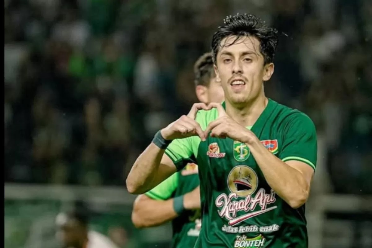 Francisco Rivera jadi pahlawan kemenangan Persebaya Surabaya dengan mencetak brace ke gawang Borneo FC, Jumat (20/12). (Media Persebaya)