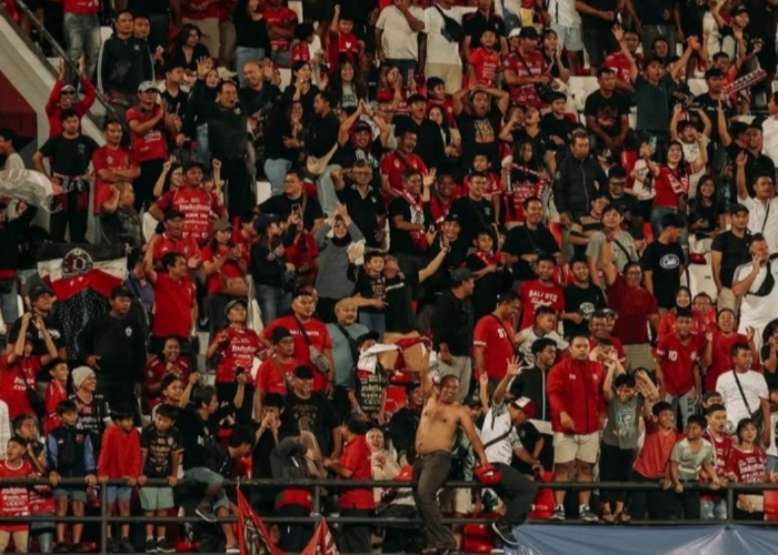 Suporter Bali United saat hadir di Stadion Kapten I Wayan Dipta Gianyar