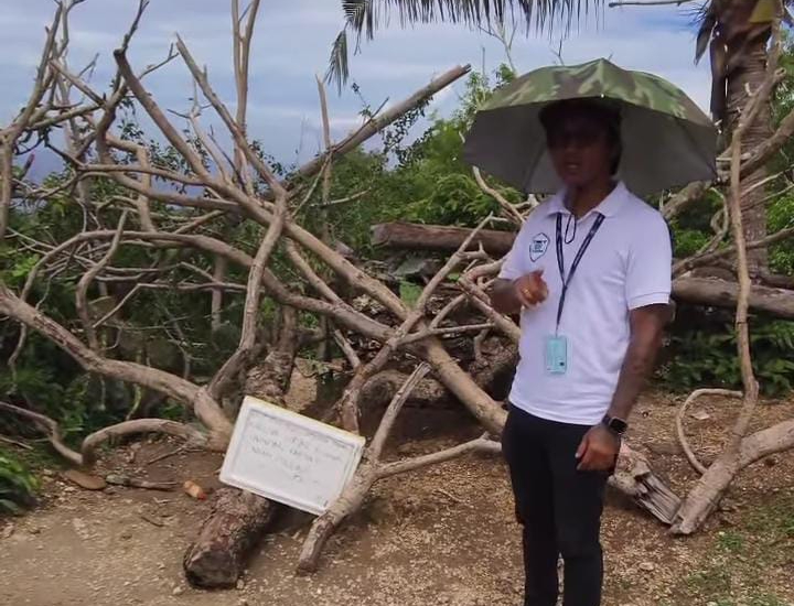 Salah satu spot foto di Pantai Kelingking ditutup lantaran banyak wisatawan buang sampah sembarangan