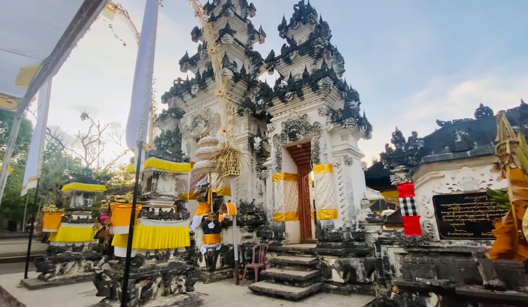 Pura Dalem Ped di Desa Ped, Kecamatan Nusa Penida, Klungkung