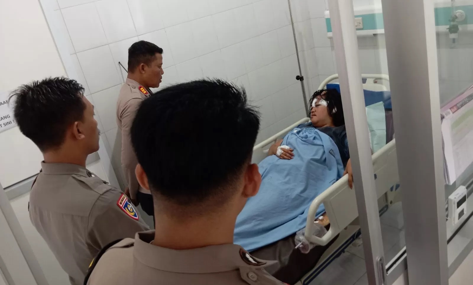 Korban pemukulan dan perampasan di Klaten yang merupakan warga Ambarawa, Kabupaten Semarang masih dirawat. (Angga Purenda/Radar Solo)