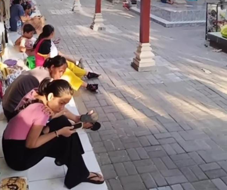 AWK ikut menyoroti video viral keluhan pedagang pasar seni terkait sepinya pengunjung