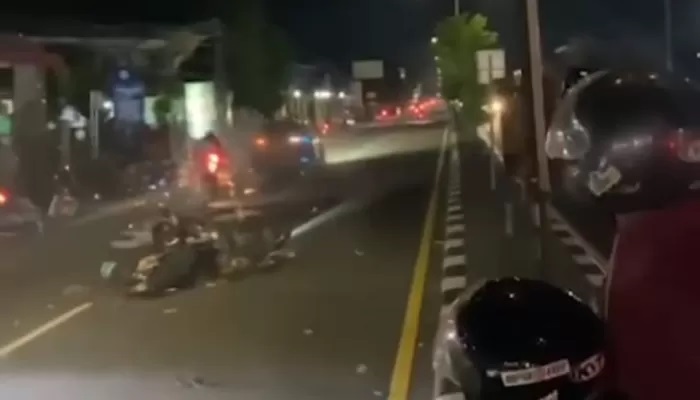 Tangkapan layar video aksi balap liar di Jalan Raya Jogja-Solo, Desa Kemudo, Kecamatan Prambanan, Klaten. (Instagram @infocegatanklaten)