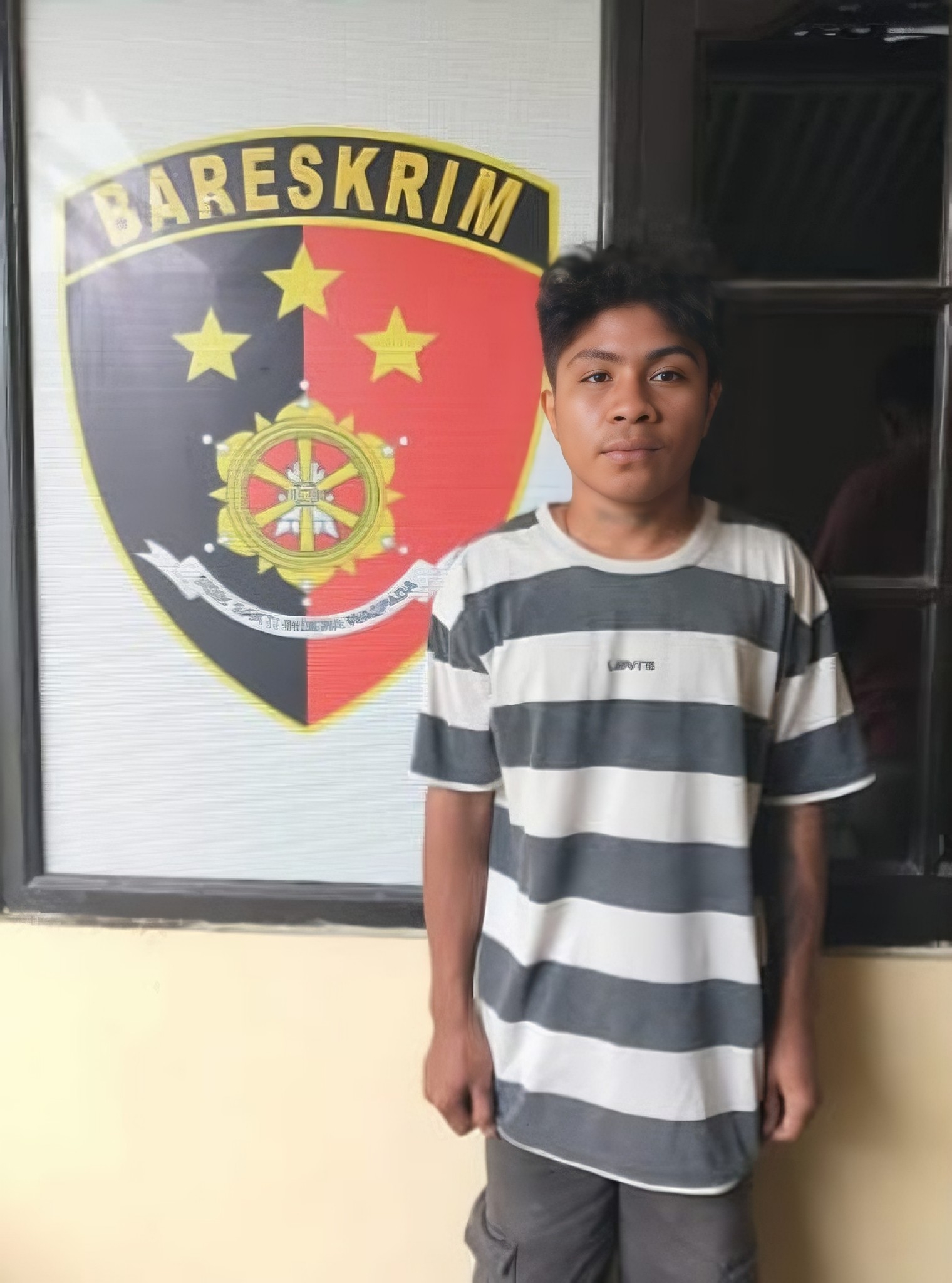 DIRINGKUS: Remaja bernama Iknasius Todi Man jadi tersangka pencurian motor. (Bali Express/Istimewa)
