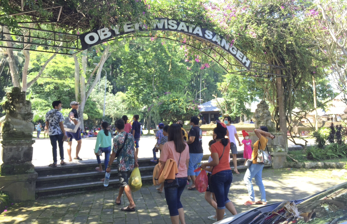 Kunjungan wisatawan yang mengalami peningkatan di DTW Alas Pala Sangeh.