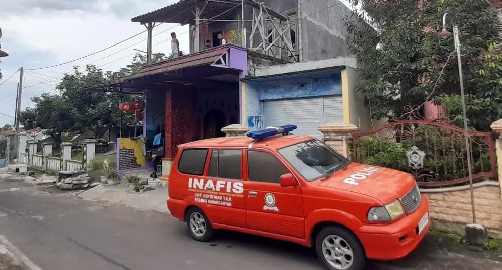 OLAH TKP: Polisi melakukan olah TKP percobaan pencurian di Dusun Sembung, Kelurahan Gayamdompo, Kecamatan Karanganyar pada Kamis (26/12/2024).