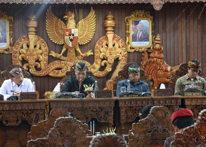 sidang paripurna yang digelar pada Jumat (27/12/2024) di ruang sidang DPRD Kabupaten Klungkung.