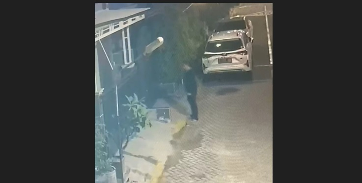 Beredar detik-detik pria asal Denpasar Bali nekat membakar diri di Gresik