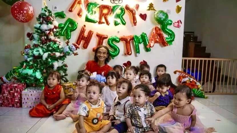 BAYI: Burhan Sugiarto mendirikan Bali Baby Home di Gianyar, Bali,menjadi tempat perlindungan bagi bayi-bayi yang ditelantarkan.
