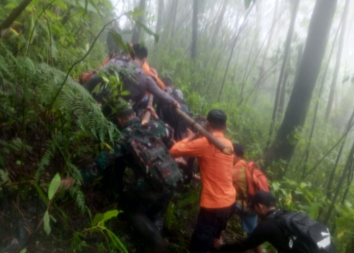 DITEMUKAN: Tim SAR gabungan berhasil menemukan dua pendaki yang tersesat di Gunung Agung.