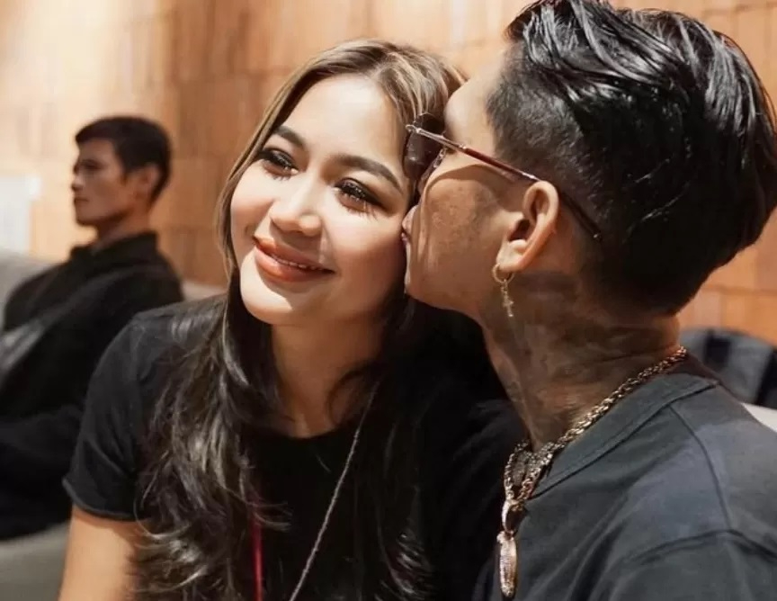 Rumah tangga Young Lex dan Erika sedang diterpa isu tak sedap