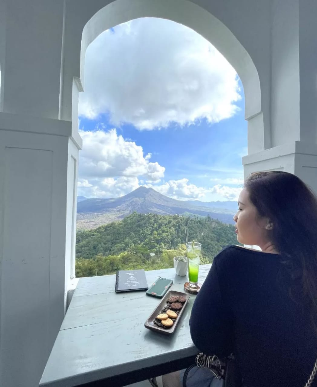 Pondoku Cafe yang terletak di Jalan Raya Penelokan, Batur, Kintamani menyuguhkan view yang memesona