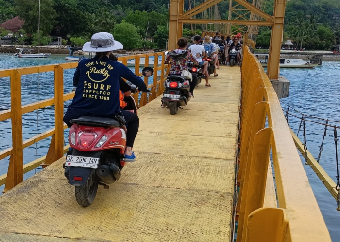RUTIN : Jembatan Kuning kembali dibuka setelah dilakukan pemeliharaan rutin.