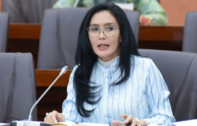 Anggota DPR RI dari Fraksi PDI Perjuangan, Rieke Diah Pitaloka, dilaporkan ke Mahkamah Kehormatan Dewan (MKD)