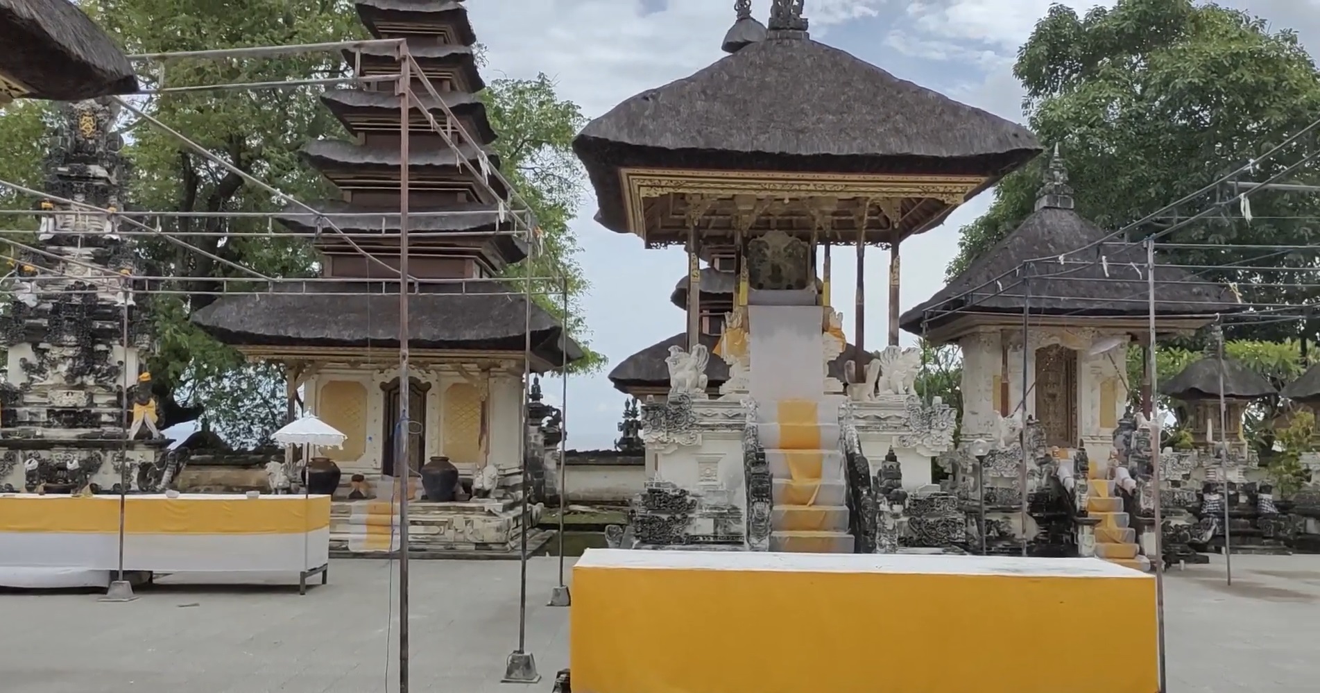 Areal Utama Mandala Pura Batu Medau di Nusa Penida, Klungkung