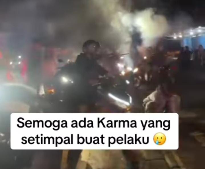 Aksi perang kembang api warnai perayaan tahun baru di Bali