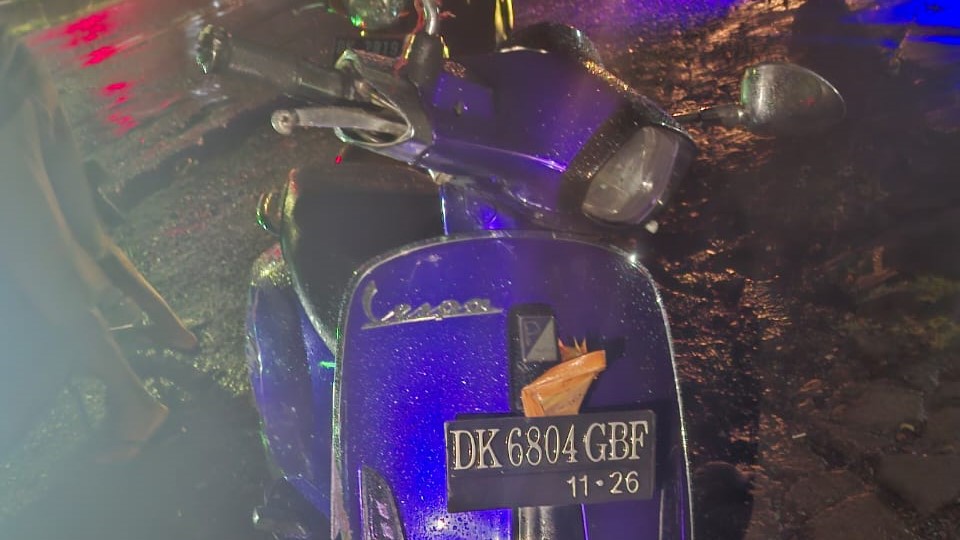 Kondisi motor milik korban Ni Kadek Juli Antari yang mengalami kecelakaan di Jalan Denpasar-Gilimanuk.
